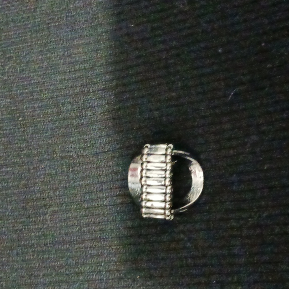 Stretch Oval Hammared Metal ring - Picture 3 of 6